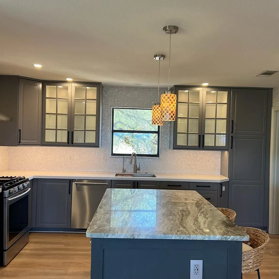 3 bed, 2.5 bath, 2638 sqft, $3,800 — Photo 4