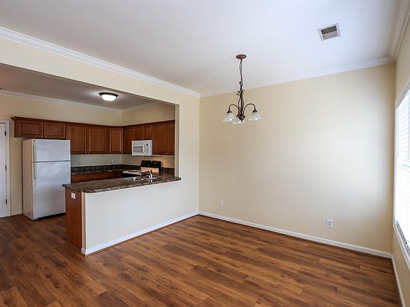 5th image of 2056 Queens Ct