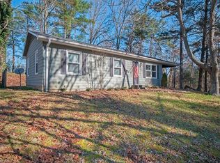 213 Lyndon Ln, Hendersonville, NC 28792