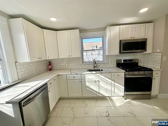 2nd image of 328 Bloomfield Ave