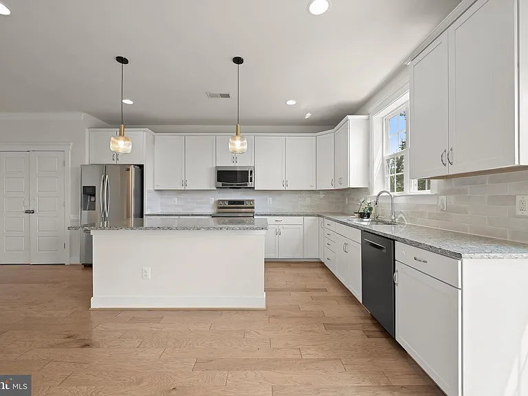 212 Upper Brook Ter — Photo 16
