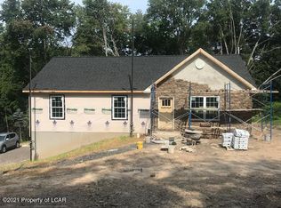 3 Main St, Mountain Top, PA 18707