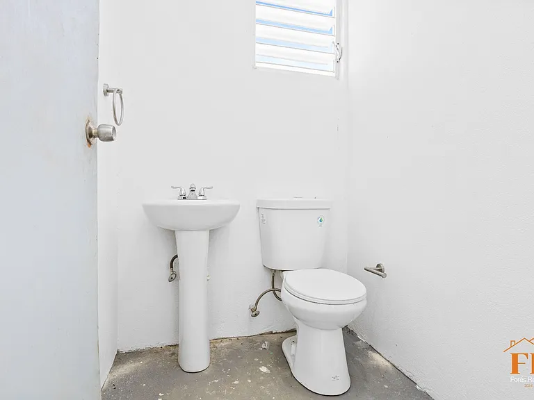 4884 Bo Terranova — Photo 45