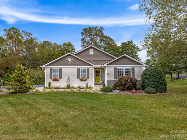 256 Drexel Farm Dr, Hendersonville, NC 28739