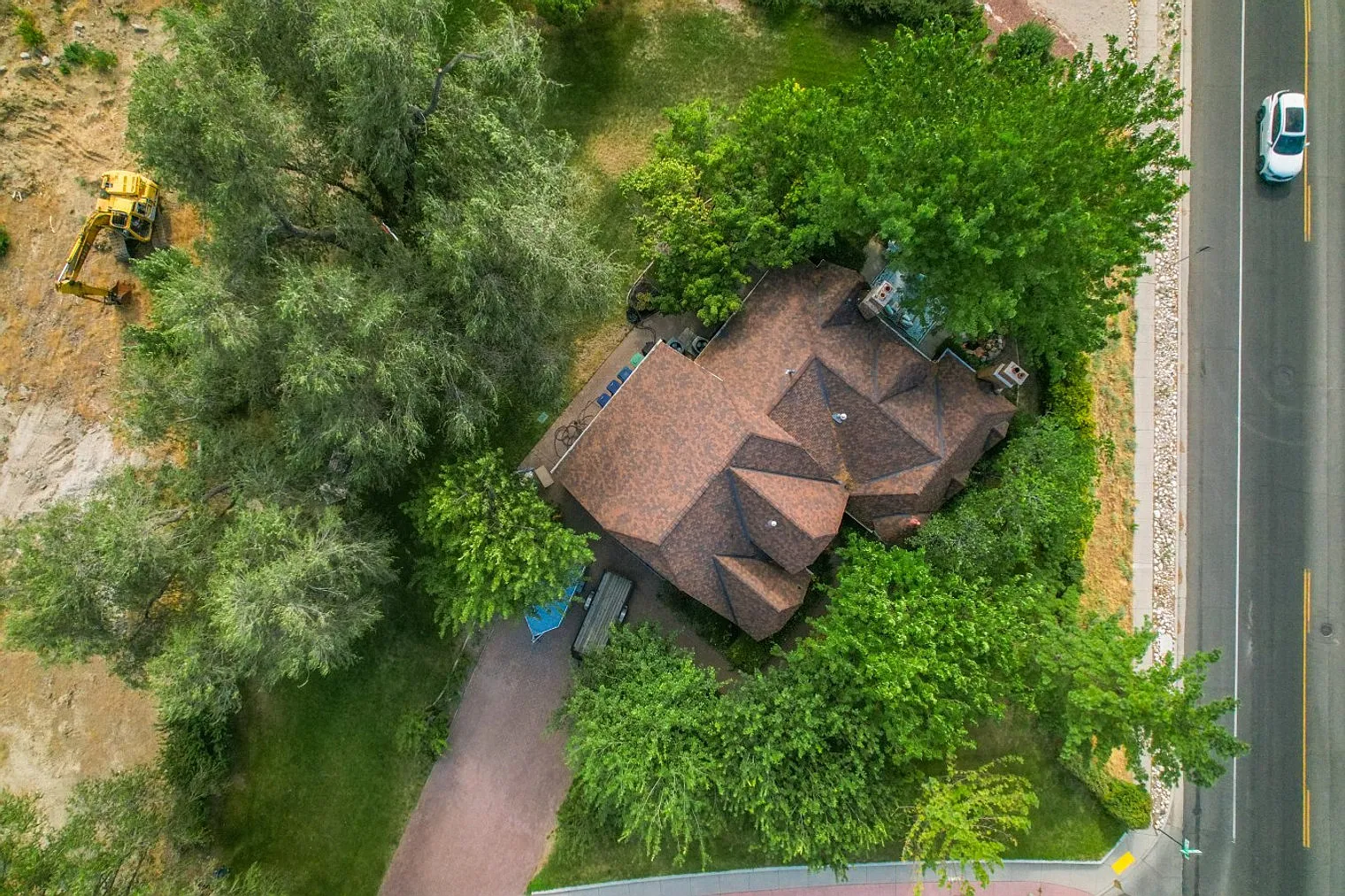 6 bed, 3.0 bath, 4144 sqft, $6,000 — Photo 3