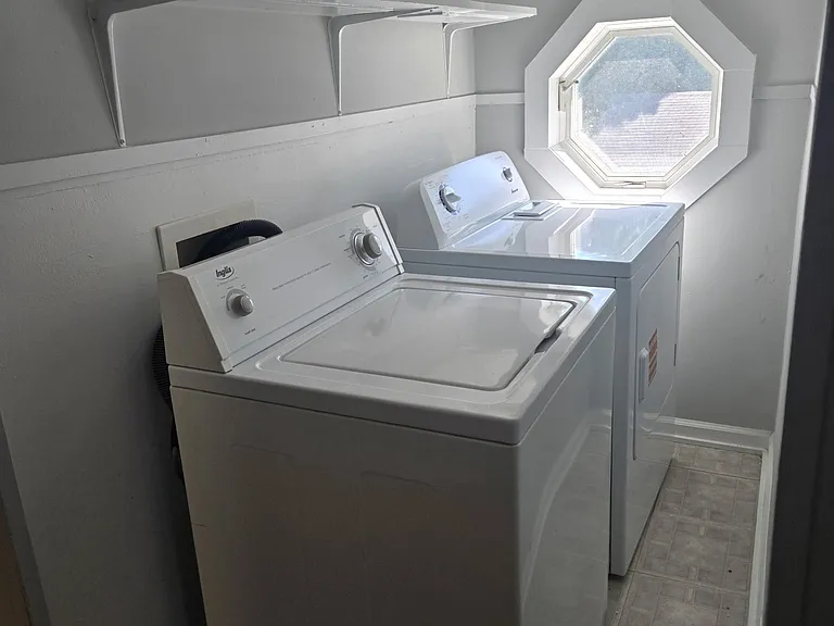 215 W Dover St #D — Photo 6