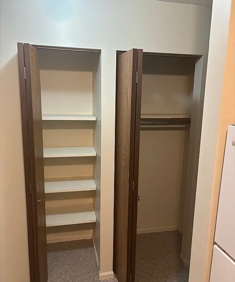 Sunset Cove Apartments — Photo 9