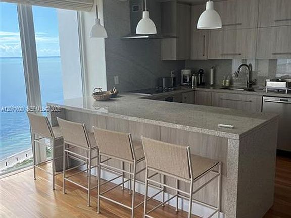 5th image of 881 Ocean Dr #Cu-18b