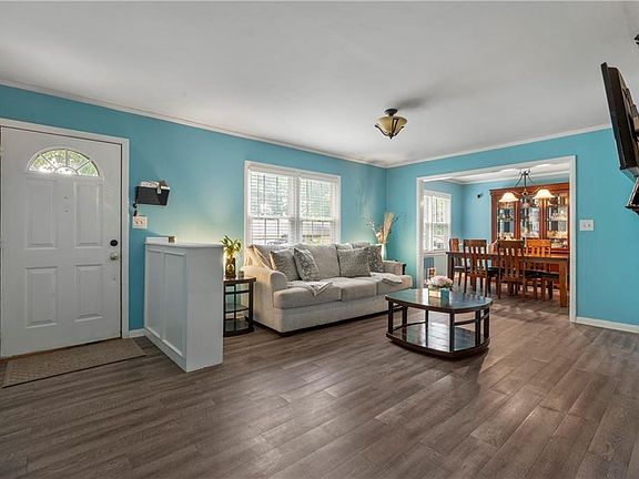 2nd image of 605 W 96th Ter