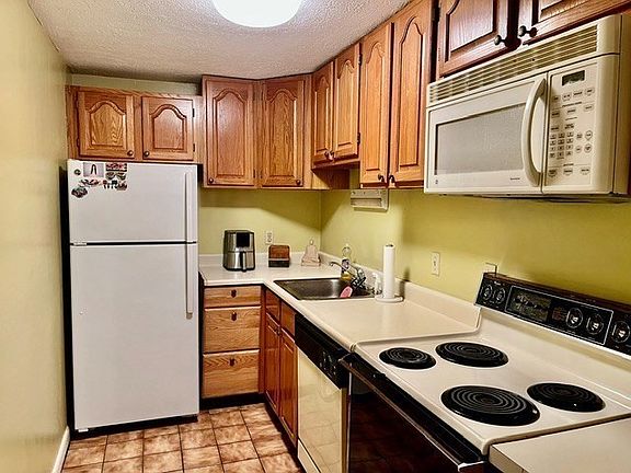 3rd image of 41 Leonard Rd Unit 41