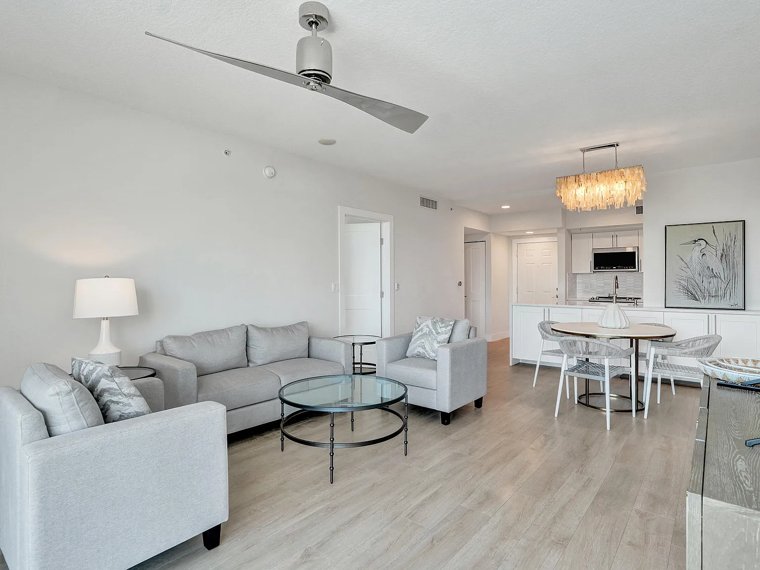 2 bed, 2.0 bath, 1206 sqft, $4,500 — Photo 2