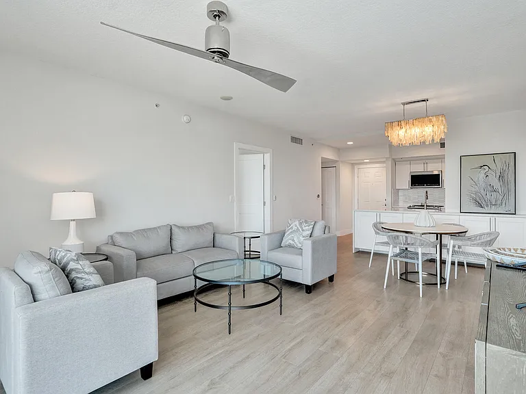 700 E Boynton Beach Blvd #406 — Photo 2