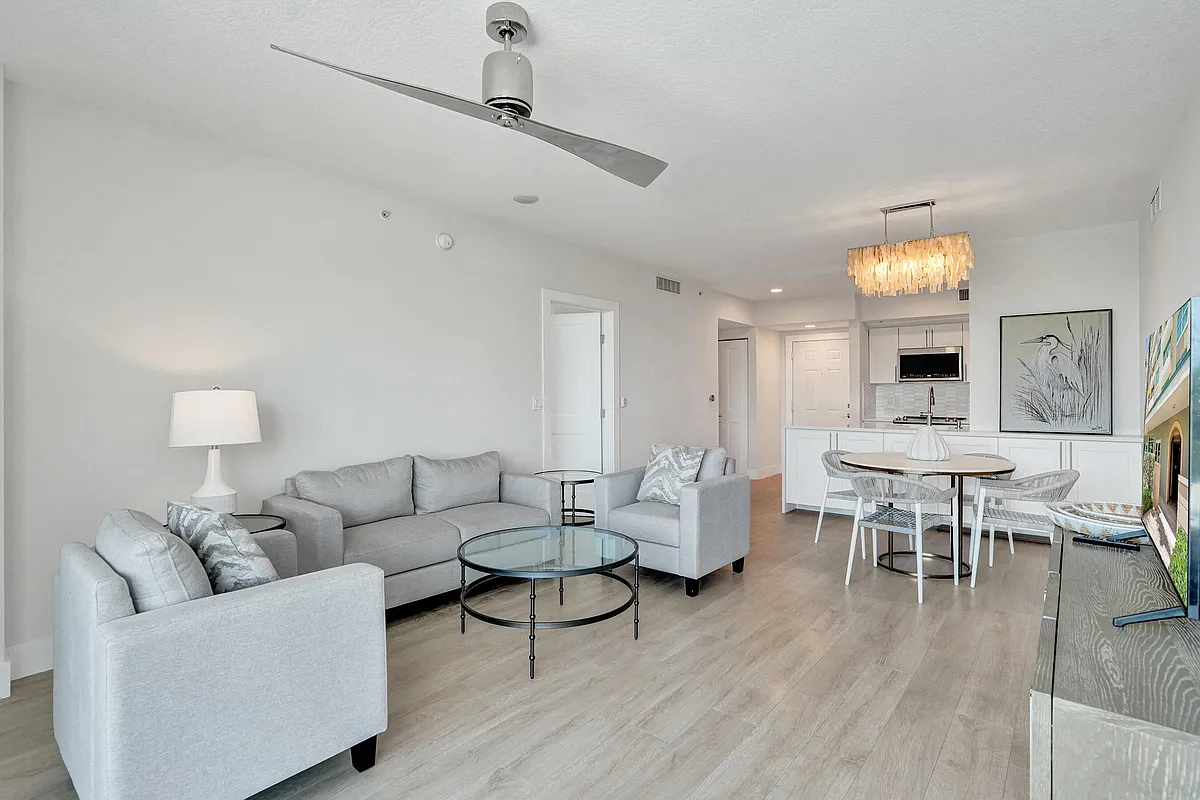 Building Photo - 700 E Boynton Beach Blvd #406