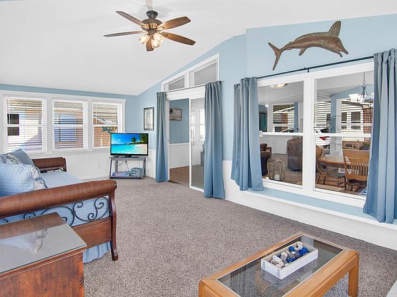 5th image of 469 Sandpebble Dr.