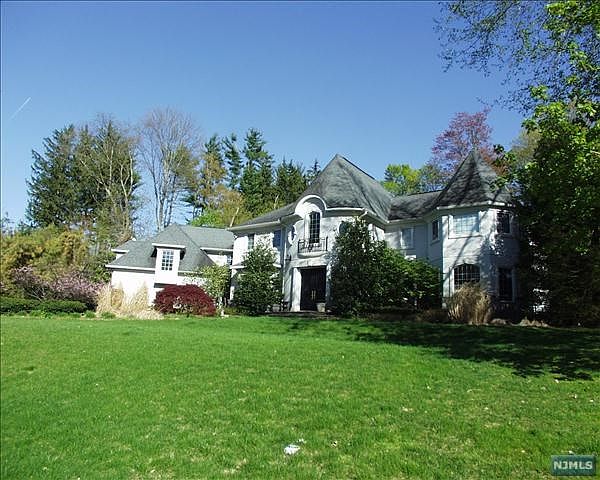 2nd image of 8 Peach Tree Pl