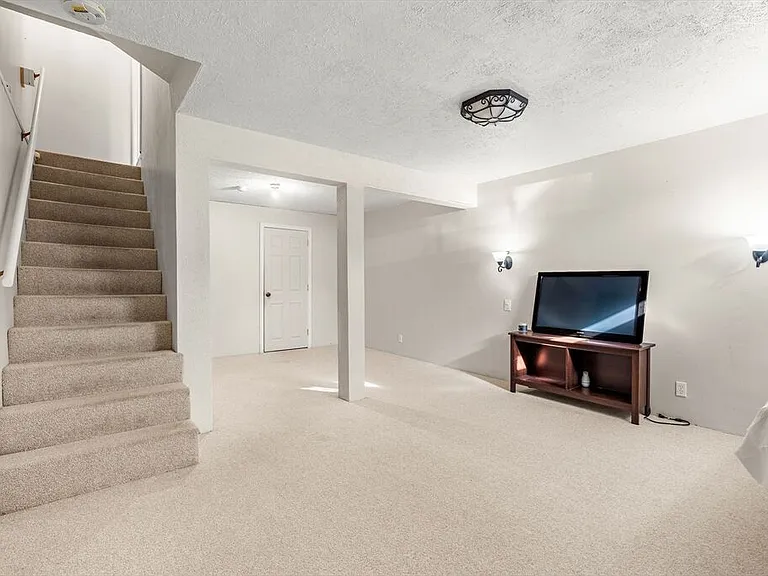 32 Fox Meadow Rd #E — Photo 16