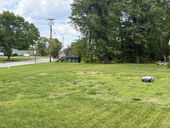 4th image of 62 Benson Ave