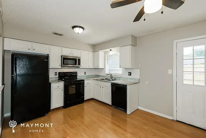 14635 State St — Photo 6