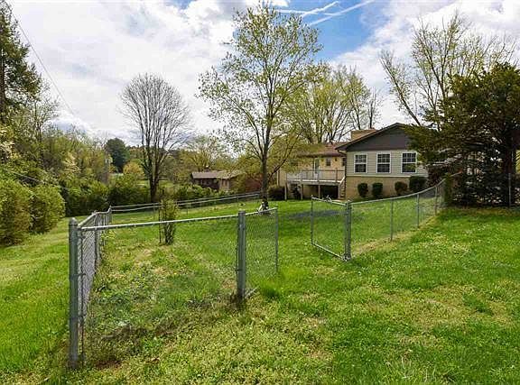 5th image of 106 Howell Cir