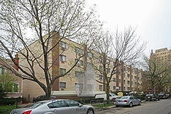 1st image of 450 W Aldine Ave #521