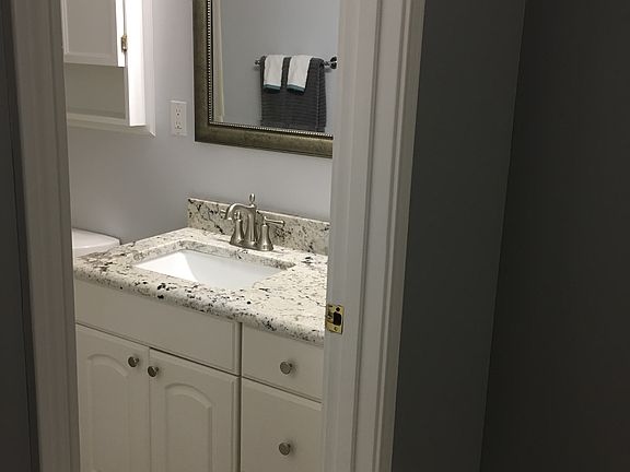 4th image of 204 Everette Dr