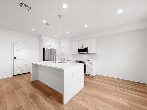 5th image of 10345 Graphite St