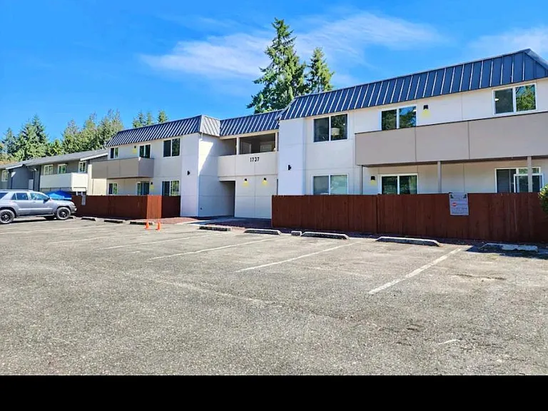 1737 S 305th Pl #D — Photo 9