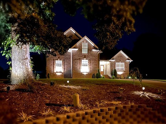 3rd image of 425 Artesa Dr
