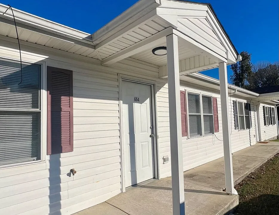 Two bedroom, one bath apartment in Burlington