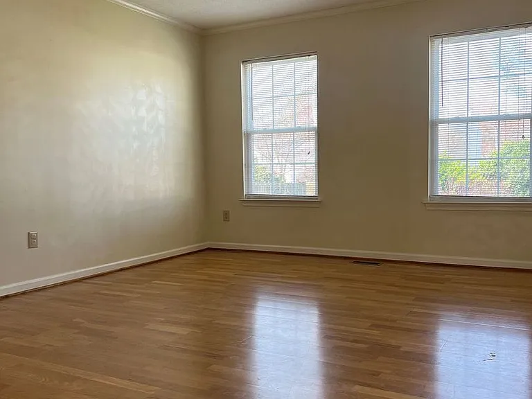 110 Bugle Ct — Photo 10