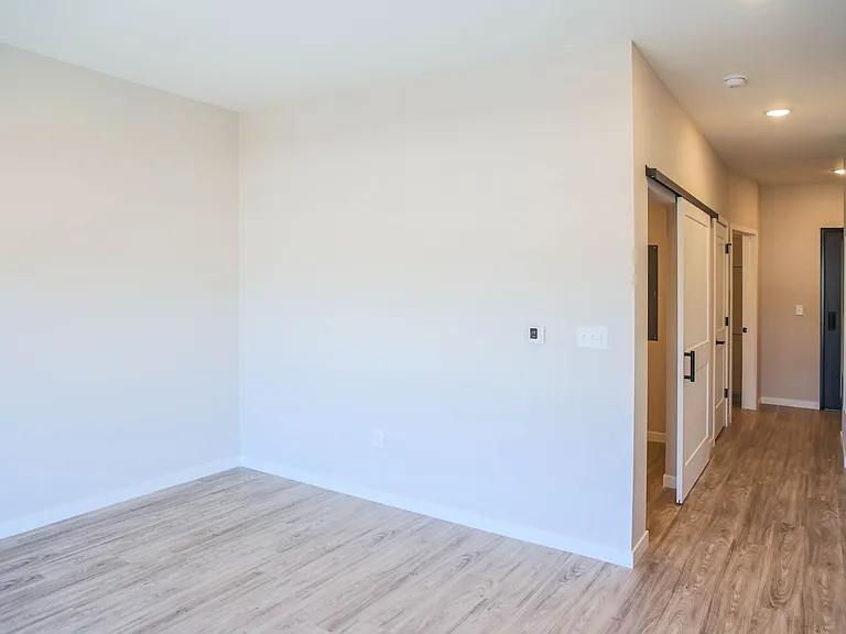 B7 Flats — Photo 18