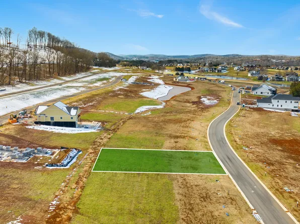 958 Black Bear Cir, Loudon, TN 37774