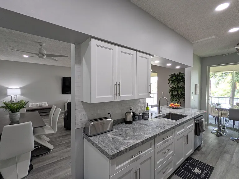 105 Half Moon Cir #F2 — Photo 15