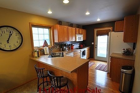 Kitchen - Tile back splash