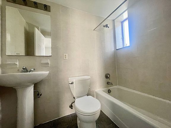 5th image of 146 Attorney St #3B