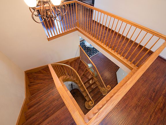 3rd image of 788 Mountain Shadows Dr