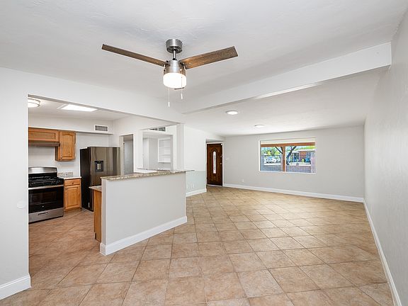 3rd image of 802 S Fordham Dr