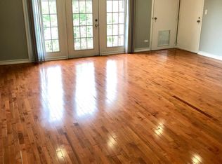 668 Quincy Bridge Ln APT 302, Glenview, IL 60025