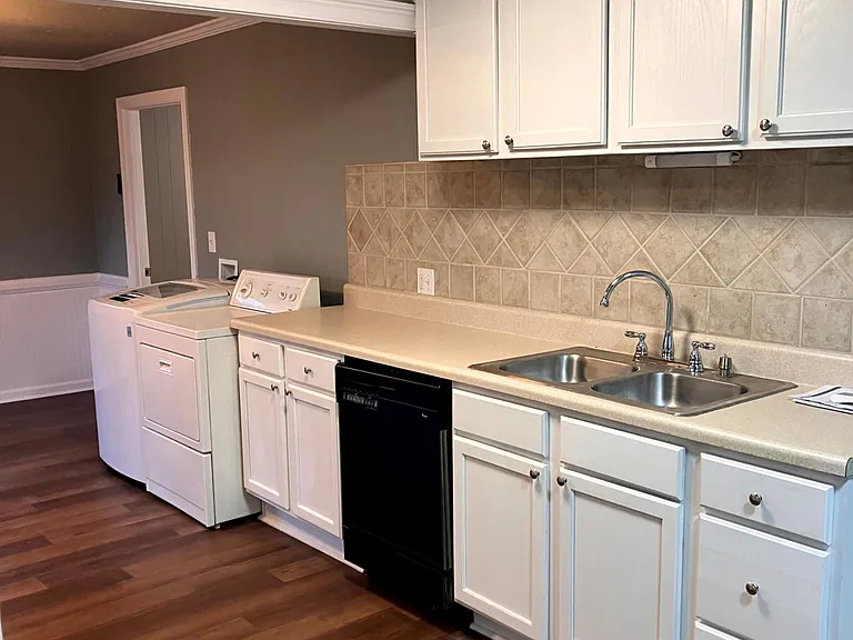 6480 Medlock Rd — Photo 30