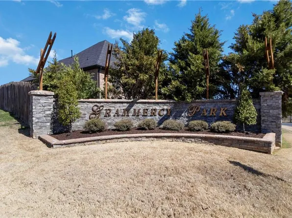2301 NE Steinbeck Dr #27, Bentonville, AR 72712