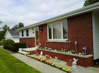 2445 Robin Ln, Green Bay, WI 54303