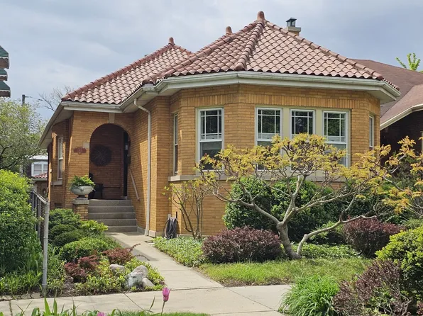2105 W Lunt Ave, Chicago, IL 60645