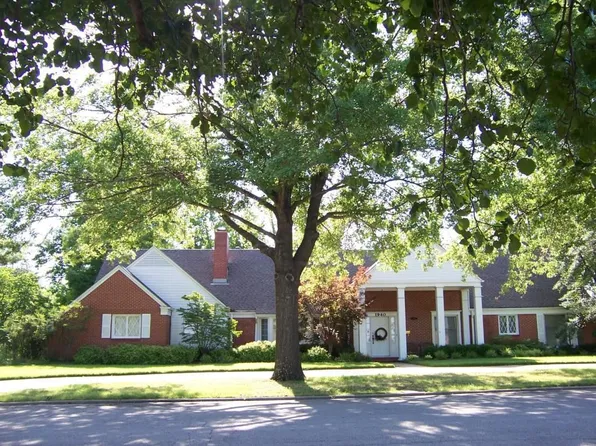1940 Memorial Dr, Claremore, OK 74017