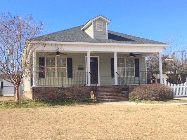 1st image of 208 Eastwood Dr