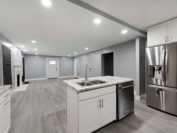 3rd image of 4351 N Crittenden Ave