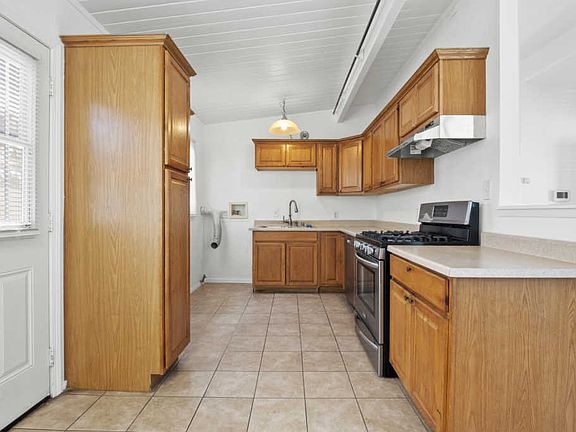 4th image of 1252 W Avenue H15