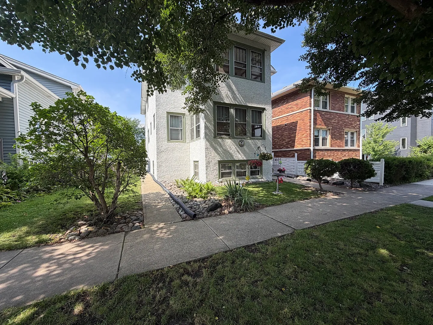 1 bed, 950 sqft, $1,200 — Photo 2