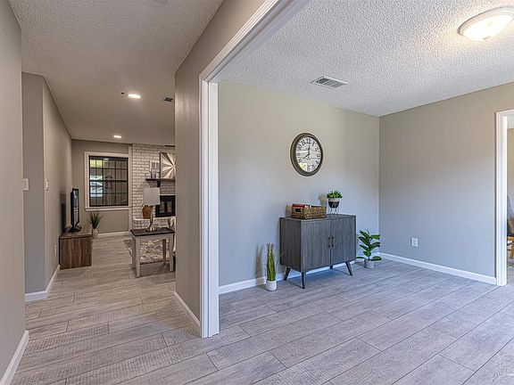 5th image of 2209 Country Place Cir