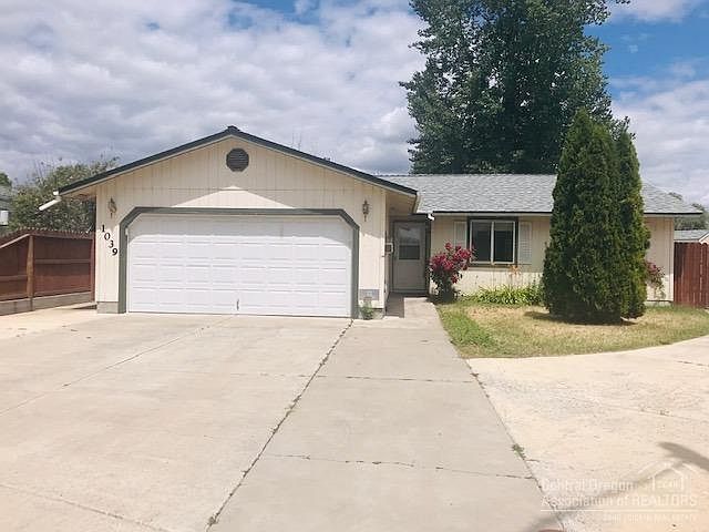 1st image of 1039 SE Algonquian Loop