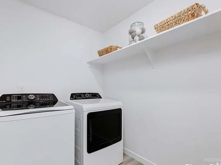 208 N Stratus Way — Photo 16